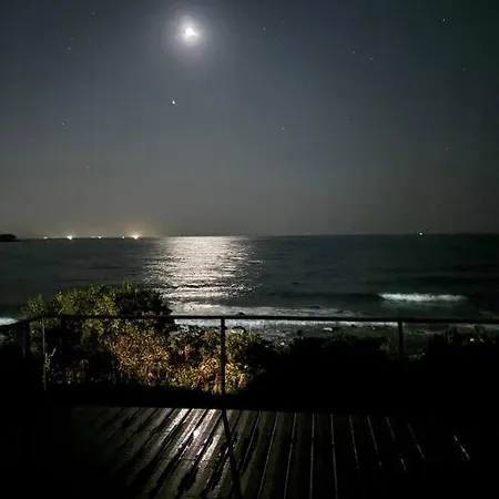 The Gold Beach House Kotoura Exterior photo